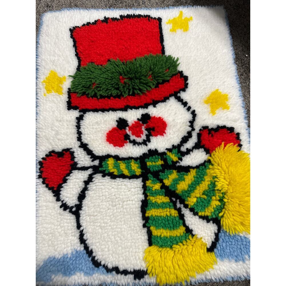 Vintage Latch‎ Hook Snowman Plush Rug 26.5x20 wall hanger with Christmas print